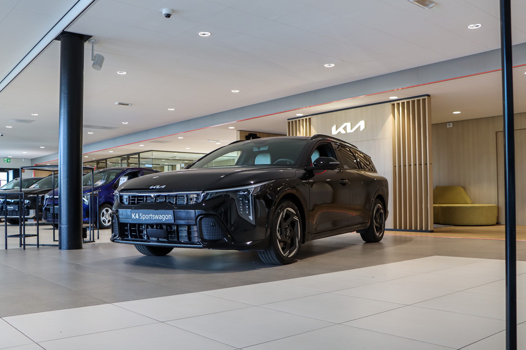 Kia K4 Sportswagon linksvoor