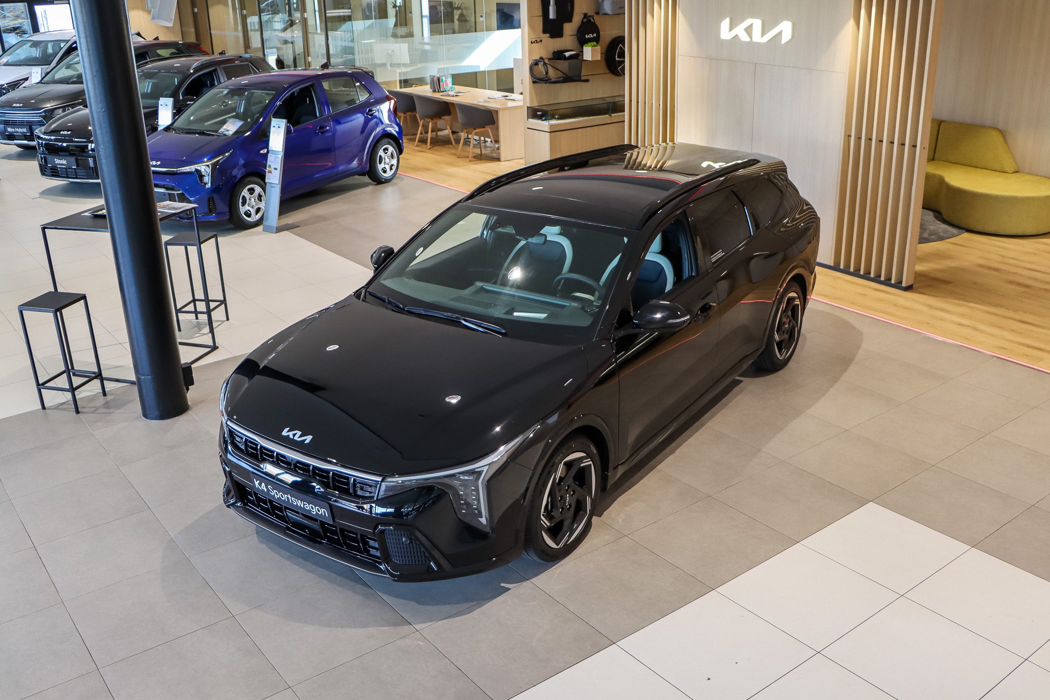 Kia K4 linksvoor detail