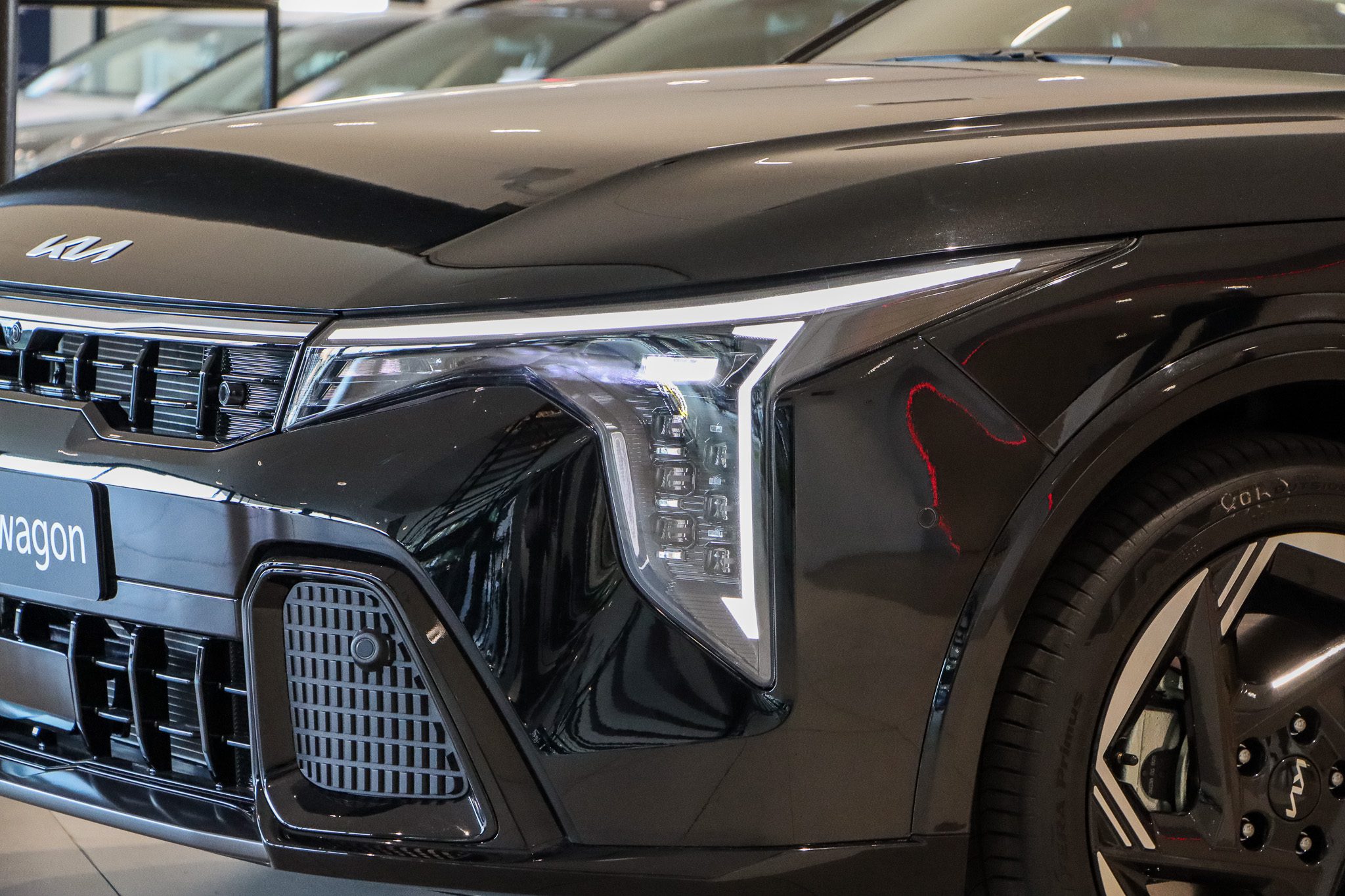 Kia K4 koplamp linksvoor