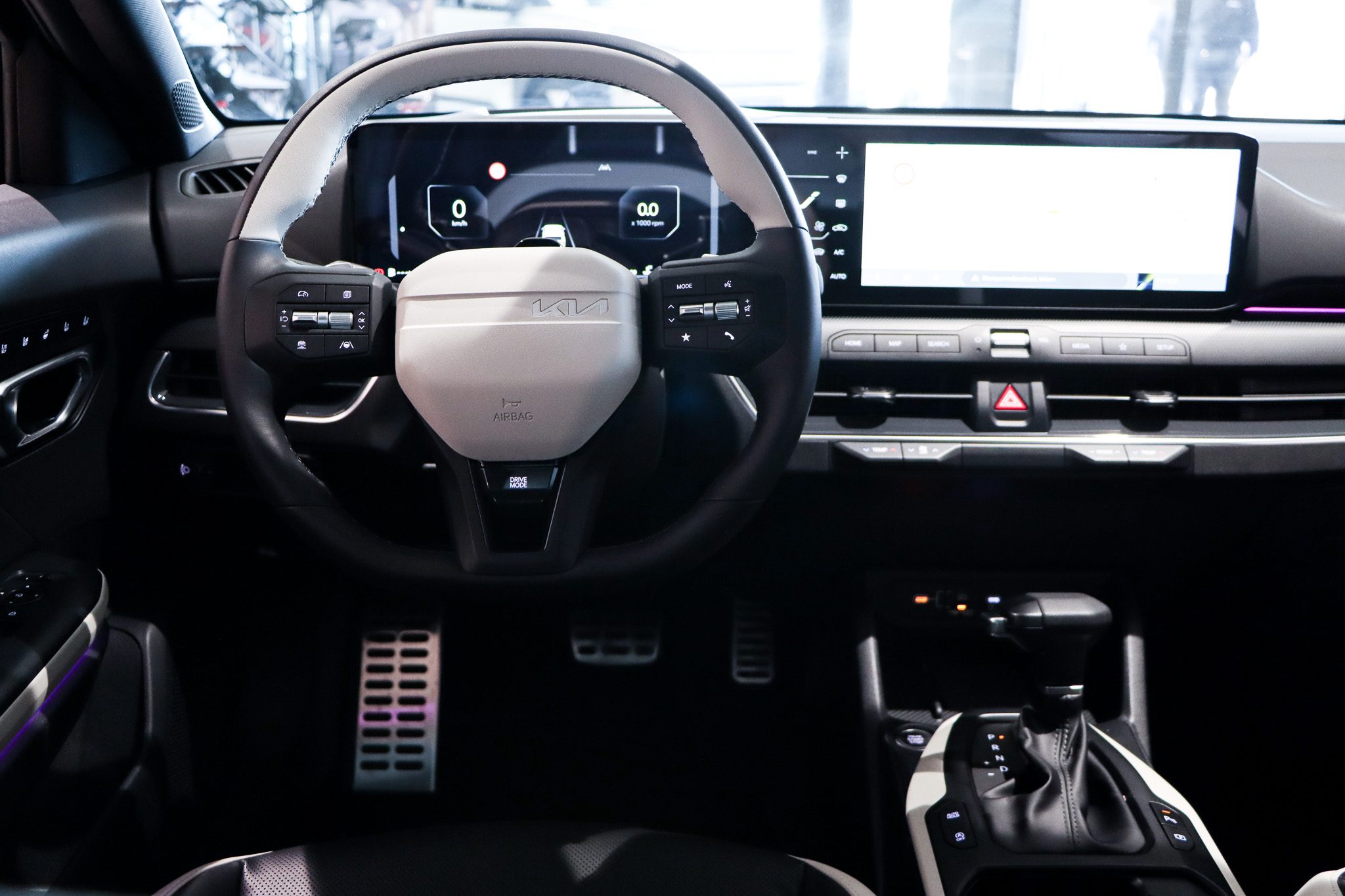 Kia K4 stuur en digitaal dashboard